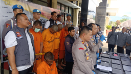 Para pelaku spesialis pembobol sekolah, di mapolres Sumedang.