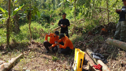Tim SAR Gabungan terus mengupayakan pencarian seorang warga atas nama Tata (79) yang dilaporkan hilang sejak Rabu 17 September 2025.
