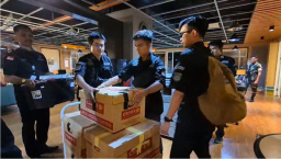Kejari Sumedang saat lakukan Pengeledahan Dalam perkara Dugaan Tindak Pidana Korupsi Sektor Pertambangan Tidak Sesuai IUP (izin Usaha Pertambangan) Terhadap Jenis Komoditas Material yang dilakukan pertambangan berupa Mineral Bukan Logam dan Batuan (MBLB).