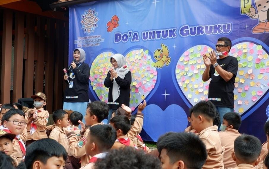 Momen HGN 2023, Ratusan Siswa TK Prima Insan dan SD GIS Prima Insani Berikan Untaian Do'a Untuk Guru
