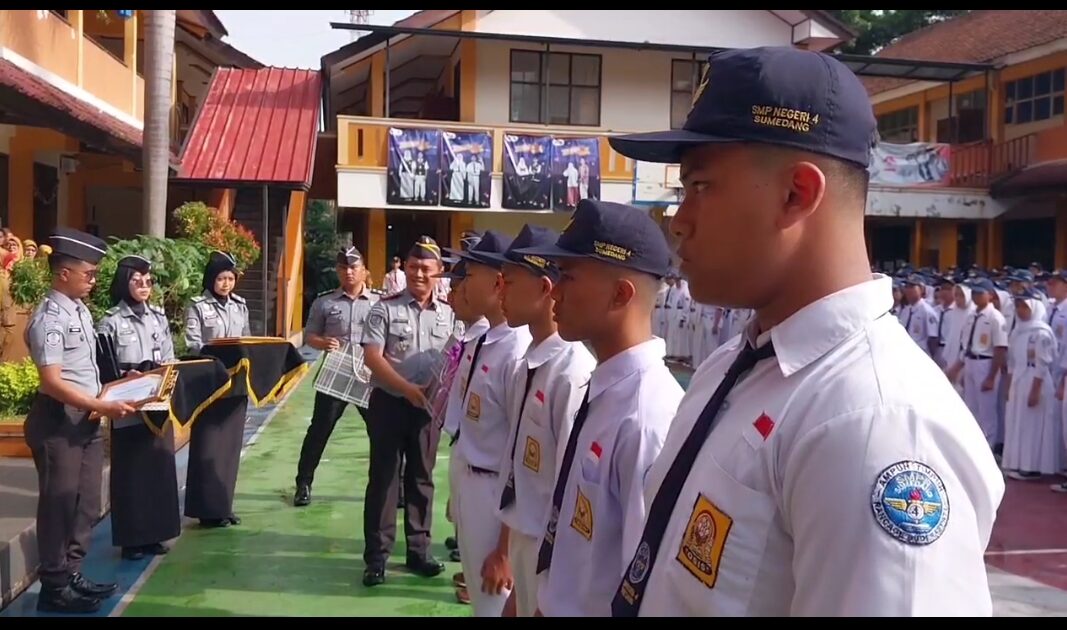 Kalapas Sumedang Berikan Penghargaan Kepada Siswa Menangkap Dua Narapidana Yang Kabur