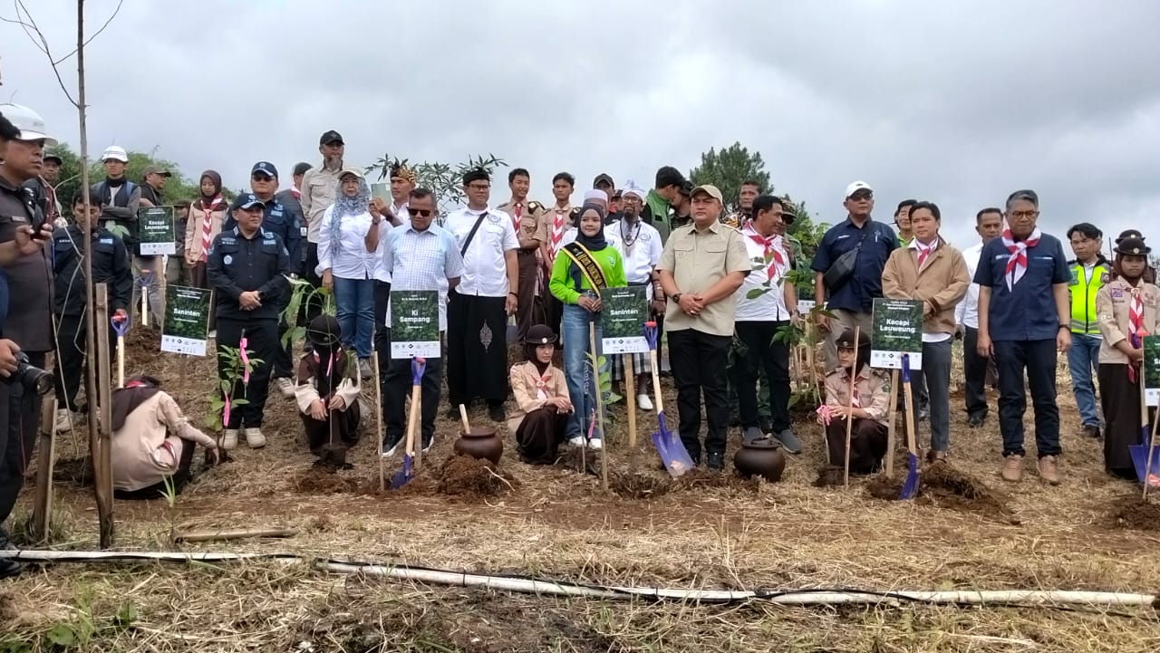KLH, Pemda Bogor, dan pelaku usaha berkomitmen jaga keseimbangan antara alam dan ekonomi di kawasan Puncak. (Jabar Memanggil/ Ist)