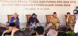 Kepala Perwakilan BPK Jawa Tengah Hari Wiwoho, saat sosialisasi, dengan tema Optimalisasi Peran, Tugas, dan Fungsi BPK dan DPR dalam pengelolaan dana desa, di Wafi Joglo, Kelurahan Sidowayah, Kabupaten Rembang