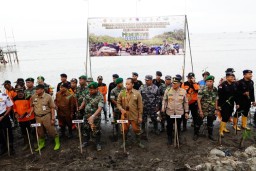 
Pemerintah Kabupaten (Pemkab) Jepara ambil bagian dalam kegiatan Puncak Penanaman Mangrove Nasional yang digelar serentak se-Indonesia, di Pantai Bulakbaru, Kecamatan Kedung, Senin (15/5/2023).