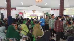 Keterangan: Ribuan tenaga pendidik di Kendal, saat mengikuti kegiatan penyerahan dana Hibah Penyelenggara Pendidikan Keagamanaan Tahun 2023, di Pendopo Kendal, Kamis, 15/06/2023. (Roni/Jateng Memanggil)