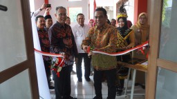 Direktur Pencegahan BNPT, Irfan Idris meresmikan keberadaan Warung NKRI di kompleks Museum RA Kartini Jepara.(Jatengmemanggil.co)