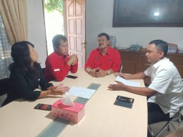Keterangan: Ketua DPC PDI Perjuangan Kendal, Suyuti (ketiga dari kiri) saat rapat internal Partai PDI Perjuangan Kendal, Selasa 18/07/2023. (Jateng Memanggil/Ist)