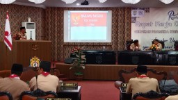 Keterangan: Ketua Gerakan Pramuka Indonesia Kendal, Prapto Utono, saat memberikan sambutan dalam Rakor Gerakan Pramuka Kendal, di Ruang Paripurna DPRD Kendal, Selasa 18/07/2023. (Roni/Jateng Memanggil)