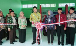 Keterangan: Bupati Dico, saat meresmikan kegiatan Job Fair di SMK NU 04 Patebon, Kendal, Selasa 22/08/2023. (Jateng Memanggil/Ist)