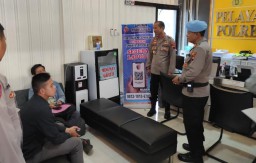 Keterangan: Wakapolres Kendal, Kompol Edy Sutrisno saat melakukan Sidak pelayana Publik di Mapolres Kendal, Jumat 01/09/2023. (Jateng Memanggil/Ist)