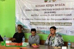 Ketarangan: Mahasiswa Univercity of Africa, Muhammad Maulana Ikrom, saat Menyampaikan Materi dalam acara kolaborasi budaya dengan akademy, di Balai Desa Karangtalun Kecamatan Banjarejo Kabupaten, Sabtu, 11/09/2023. (Jateng Memanggil/Ist)