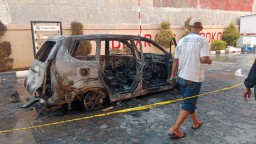 Keterangan: Mobil mini bus jenis Advanza, yang terbakar di SPBU 44.513.25 Caruban, yang belum diketahui nopol dan supirnya, Kamis 12/10/2023. (Roni/Jateng Memanggil)