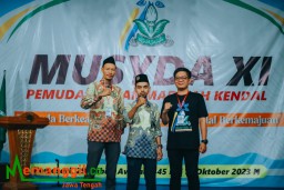 Keterangan: Ketua terpilih PDPM Kendal, Abdhk Malik (tengah) bersama Sekjen PDPM Kendal terpilih, Shobaril Y (kiri) usai mengikuti kegiatan Musyda PDPM Kendal ke XI, di SMP Muhammadiyah 11 Rowosari. (dok/ Jateng Memanggil)