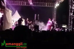 Keterangan: Gilga Sahid, saat tampil di konser Gempur Rokok Ilegal, di Stadion Kebondalem Kendal, Minggu 30/10/2023 malam. (Roni/Jateng Memanggil)