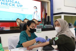 Ketetangan: Para mahasiswa PEM Akamigas tingkat 8 semester, saat mengikuti Medical Chek Up, di Grha Oktana PEM Akamigas. (dok/Jateng Memanggil)