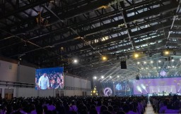 Prabowo Subianto yang disambut meriah pada perayaan Natal BUMN di JCC Senayan, Jakarta, pada Senin (15/1/2024) (Memanggil.co/Antara)