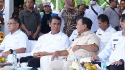 Keterangan: Mentan RI, Andi Amran Sulaiman (baju putih) saat melaksanakan Kunker bersama Menhan RI, Prabowo Subianto, di Blora Jateng (Ist/Jateng Memanggil)