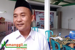 Keterangan: Ketua Panwascam Kangkung, Nur Taufiq, usai melantik pengawas TPS di Kecamatan Kangkung, di PIK, Minggu 21/01/2024 petang. (Roni/Jateng Memanggil)