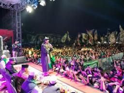 Keterangan: JAGA-NU Jateng dan RGB saat mengikuti kegiatan sholawat kebangsaan, di Lapangan Bandongan Kabupaten Magelang, Rabu 07/02/2024 malam. (Jateng Memanggil/Ist)