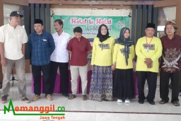 Keterangan: Ketua terpilih Forum UMKM Kecamatan Kaliwungu, Mashuri (kedua dari kiri) usai pelaksanaan pemilihan Ketua Forum UMKM Kecamatan Kaliwungu, di Pasar Pagi Kaliwungu, Rabu 24/04/2024. (Jateng Memanggil)