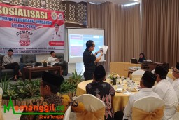 Keterangan: Skretariat DBHCHT Kendal dan Pelayanan Bea dan Cukai TMP A Semarang bersama Dewan Pimpinan MUI Kendal, saat sosialisasi DBHCHT, di Hotel Sae Inn Kendal, Kamis 25/04/2024. (Roni/Jateng Memanggil)