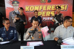 Keterangan: Kapolres Purworejo, Eko Sunaryo, saat menggelar Konfrensi Press, di Halaman Mapolres Purworejo, Sabtu 11/05/2024. (Jateng Memanggil)