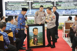 Keterangan: Kapolda Jateng, Irjen Pol Ahmad Luthfi, saat memghadiri acara Silaturrahmi Kamtibmas Pemda Kendal bersama tiga pilar wakil negara, di Pendopo Kendal, Senin 20/05/2024. (Ist/Jateng Memanggil)
