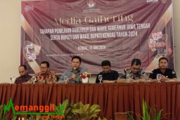 Keterangan: Ketua KPU Kendal, Kasanudin (ketiga dari kiri) saat acara Media Gathering, di Hotel Sae In, Rabu 12/06/2023. (Roni/Jateng Memanggil)