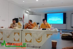 Keterangan: Kepala Bidang Sumber Daya Air Dinas PUPR Kendal, Khoirul Ridho (tengah) saat Press Konfrence, di Ruang Rapat Abdipraja Kendal.Jumat 05/07/2024. (Roni/Jateng Memanggil)