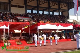 Keterangan: Bupati Kendal, Dico M Ganinduto, saat memimpin upacara HUT ke-79 RI, di Stadion Kebondalem Kendal, Sabtu 17/08/2024. (Jateng Memanggil)