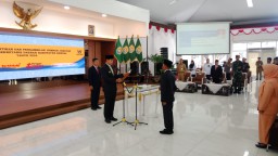 Keterangan: Bupati Kendal, Dico M Ganinduto, saat melantik Agus Dwi Lestari atas jabatan Pj Sekda Kendal, di Pendopo Kendal. (Jateng Memanggil)