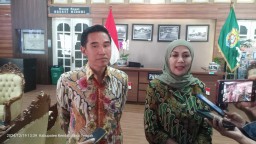 Keterangan: Bupati- Wakil Bupati Kendal terpilih, Tika- Banny, usai bersilaturrahmi ke Bupati Kendal, Dico M Ganinduto, di Kantor Bupati Kendal, Kamis 19/12/2024. (Roni/Jateng Memanggil)