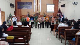 Keterangan: Jajaran Forkopimda Kendal, saat mengunjungi GKJ Kendal, Rabu 25/12/2024. (Roni/Jateng Memanggil)