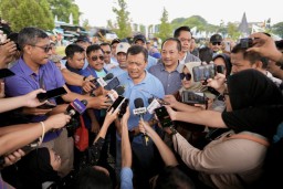 Ahmad Luthfi Diwawancarai Oleh Sejumlah Awak Media (Jateng Memanggil/Ist)