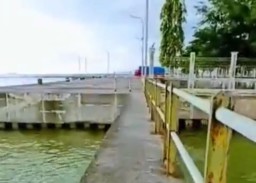 Keterangan: Tanggakapan layar di akun IG licachazter, kondisi Pelabuhan Kendal sepi tak terawat. Kamis 10/04/2025