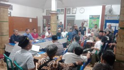 Ketarangan: BPD Nolokerto, saat mengelar audensi dengan FAMD Nolokerto, di Aula Balai Desa Nolokerto, Jumat 11/05/2025 malam. (Roni/Jateng Memanggil)