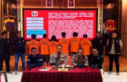 Keterangan: Polrestabes Semarang, saat mengumumkan enam orang kelompok Anarko telah ditetapkan sebagai tersangka, di Polrestabes Semarang, Sabtu 03/05/2025. (Hms/Jateng Memanggil)