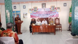 Keterangan: Wamendagri RI, Bima Arya (depan pertama dari kanan) saat berkunjung di Desa Margorejo, Cepiring, Kendal untuk memastikan pembentukan Kopdes Merah Putih di Desa Margorejo, Selasa 06/05/2025. (Roni/Jateng Memanggil)