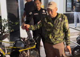 Keterangan: Satreskrim Polresta Pati saat mengamankan barang bukti beberapa unit motor yang digunakan tawuran palajar di Pati. (Hms/Jateng Memanggil)