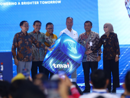 Keterangan: Menteri Perindustrian, Agus Gumiwang (baju putih) saat meresmikan PT TMAI, di KIK Kendal, Kamis 19/06/2025. (Hms/Jateng Memanggil)