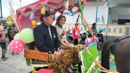 Keterangan: Camat Ngampel, Kurniawan Bagus Samodro, saar mengikuti karnaval di Kecamatan Ngampel, Rabu 20/08/2025 petang. (Roni/Jateng Memanggil)