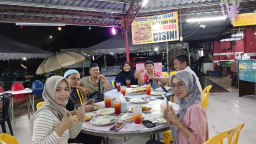 Keterangan: Mahasiswa dari Unwahas, saat berkumpul di Kelantan, Malaysia. (dok/Hms)