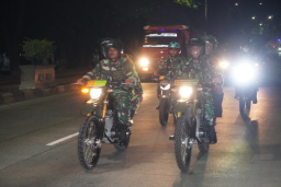 Keterangan: Jajaran Kodim Kendal bersama tokoh dan ormas saat giat patroli, di jalan Sukarno Hatta,Sabtu 13/09/2025 malam. (Hms/Jateng Memanggil)