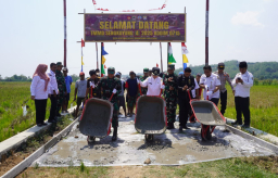Bangun Desa dari Pinggiran, Bupati Kendal Buka TMMD Sengkuyung Tahap IV di Kertomulyo