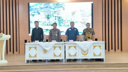 Keterangan: Kepala Diskominfo Kendal, Ardhi Prasetyo (kedua dari kiri) saat sosialisasi program Siap Kendal, di Ruang Abdi Praja, Jumat 10/10/2025. (Hms/Jateng Memanggil).