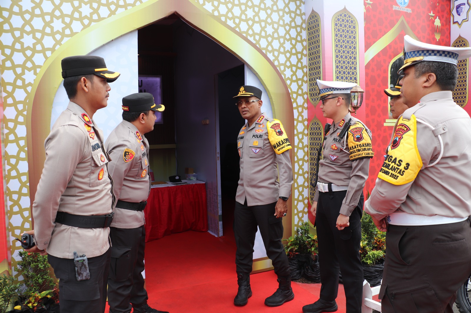 Pastikan Arus Mudik dan Lebaran 2025 Aman Wakapolda Jateng Tinjau Pos Terpadu di Kendal