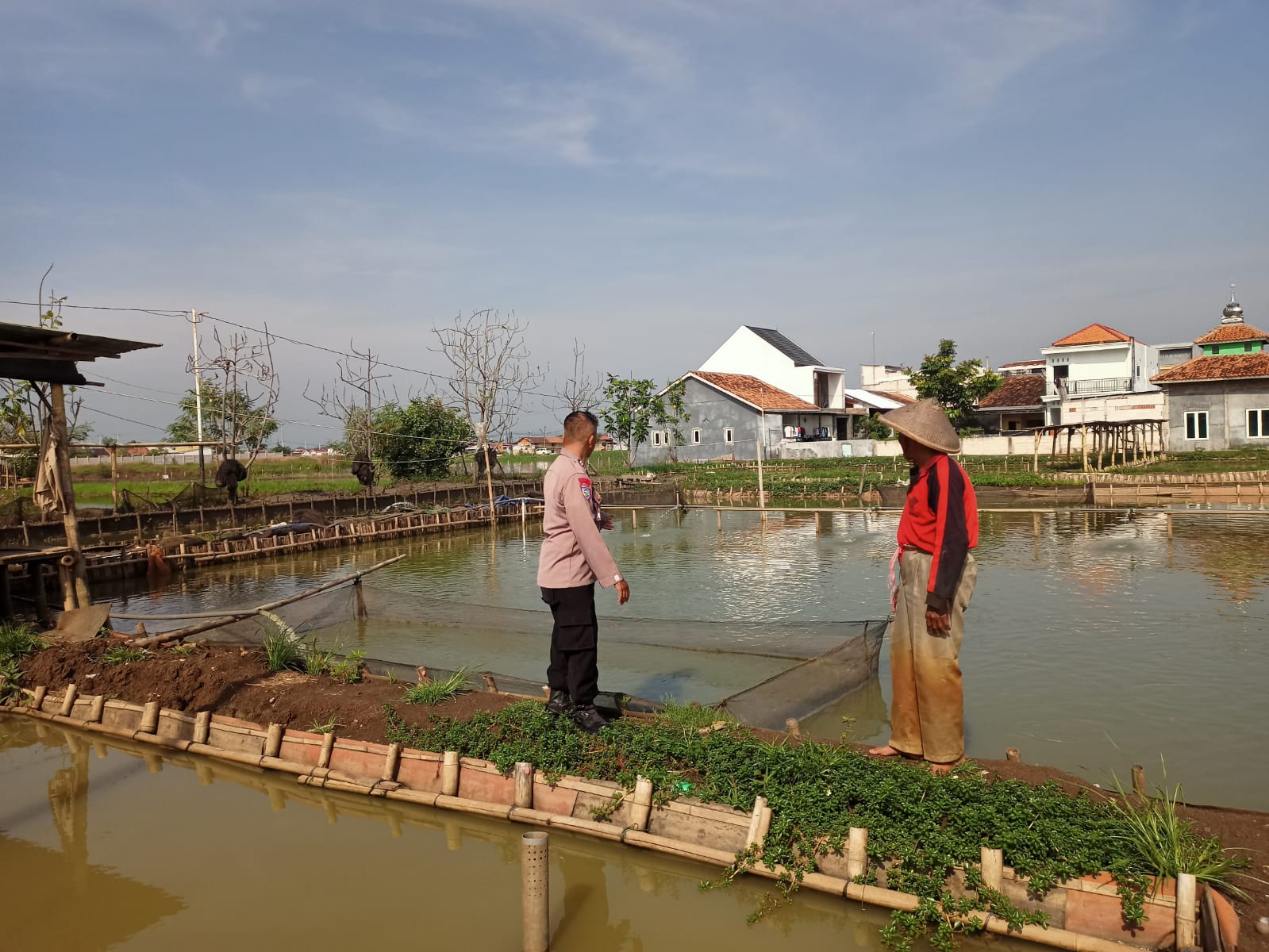Wujudkan Program Ketahanan Pangan, Polsek Kaliwungu Dorong Warga Budidaya Ikan Nila