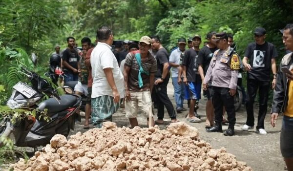 Bupati Blora Tinjau Pengurukan Jalan Cabak Bleboh