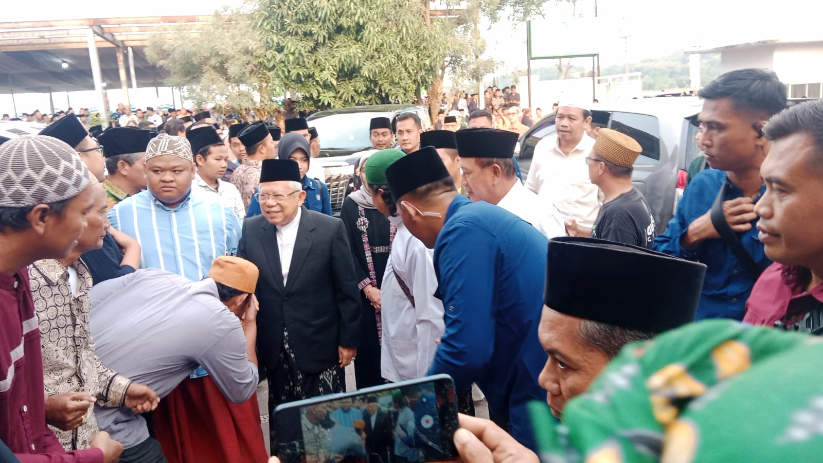 Mantan Wakil Presiden RI Ma'ruf Amin dan Cak Imin Iringi Pemakaman Gus Alam