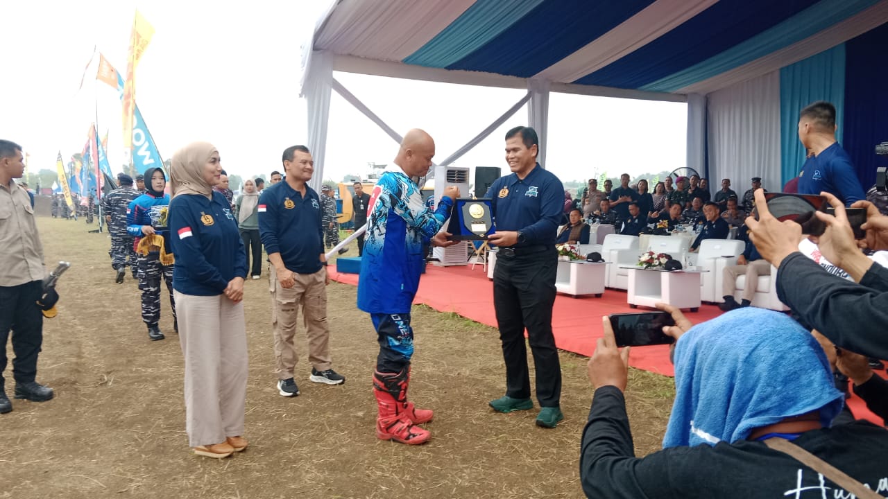 TNI AL Inisiasi Kejuaraan Motor Trail Internasional Hard Enduro Ke-7 Hiu Selatan